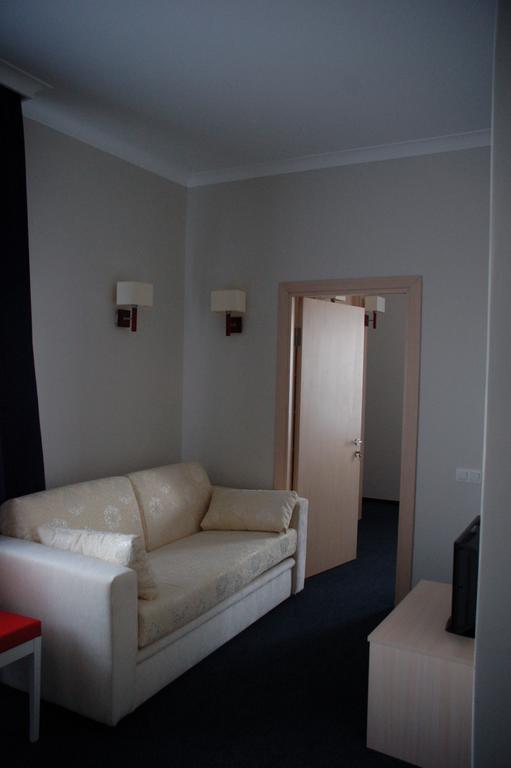 Hotel Optima Pochayiv Počajiv Exteriér fotografie