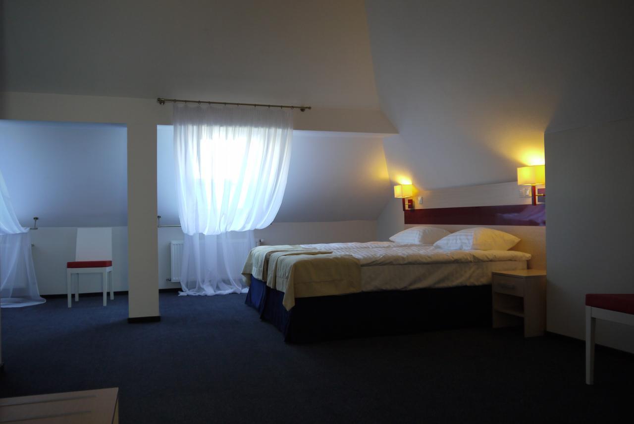 Hotel Optima Pochayiv Počajiv Exteriér fotografie