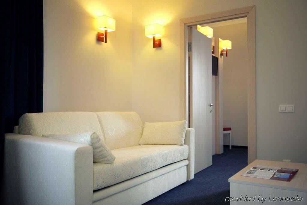 Hotel Optima Pochayiv Počajiv Exteriér fotografie
